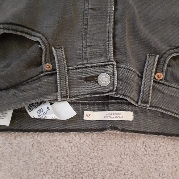 Levi's wedgie - Picture 2 of 3